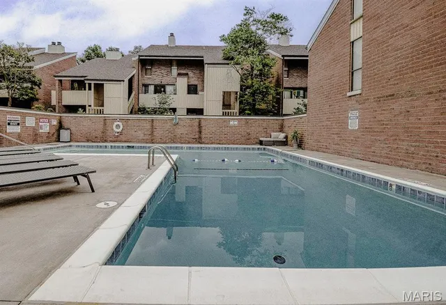 $119,900 | 648 Coeur De Royale Drive, Unit B, Creve Coeur, MO 63141