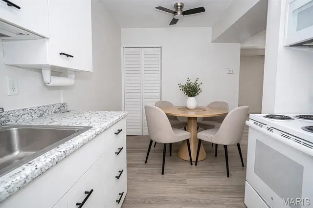 $119,900 | 648 Coeur De Royale Drive, Unit B, Creve Coeur, MO 63141