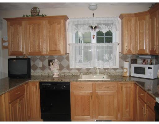 16 Albert Road Tewksbury, MA 01876 - Photo 5 of 13 Gallery Image 5