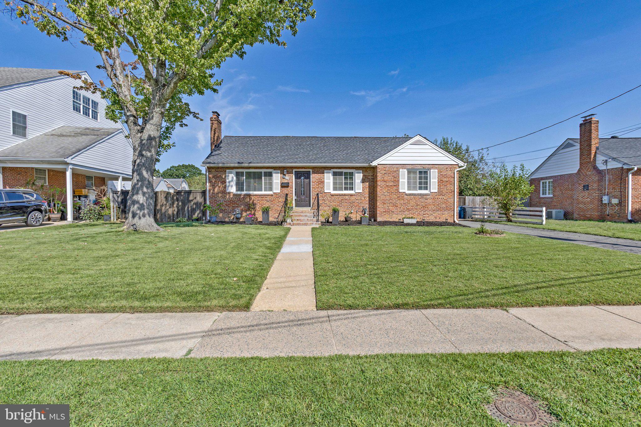 6009 Grayson Street Springfield, VA 22150 - Photo 1 of 67 Gallery Image 1