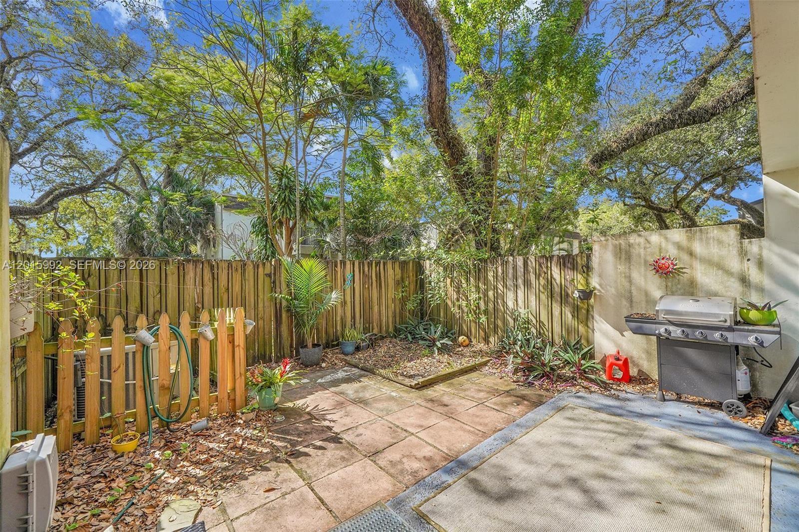 3300 Atlanta Street, Unit 15F Hollywood, FL 33021 - Photo 5 of 30 a view of outdoor space and yard