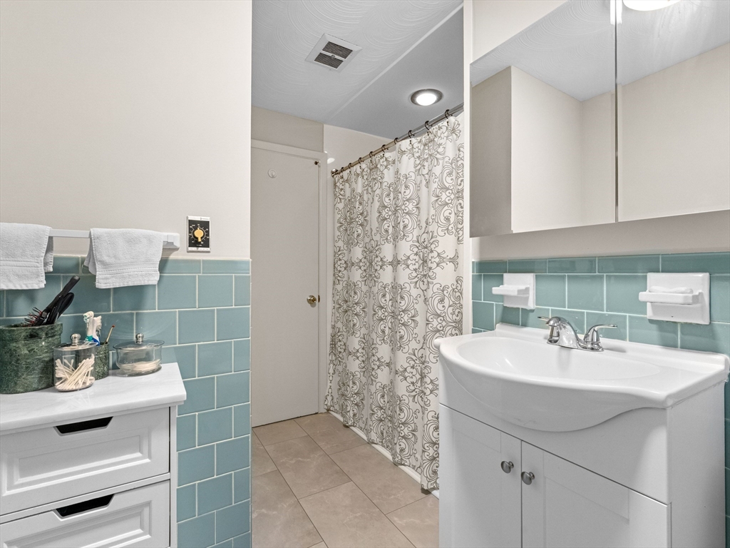 16 Sheffield Road Framingham, MA 01701 - Photo 29 of 41