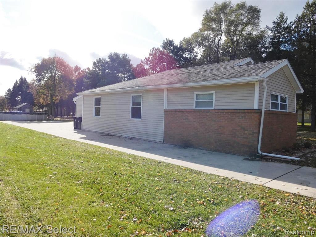 3354 East Pierson Road Flint, MI 48506 - Photo 2 of 23