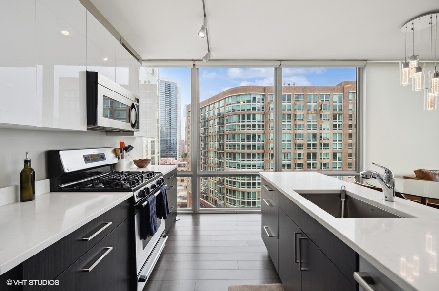 653 North Kingsbury Street, Unit 1401 Chicago, IL 60654 - Photo 8 of 22