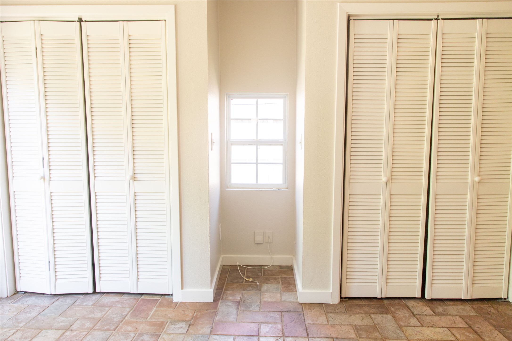 3314 Rochdale Street Houston, TX 77025 - Photo 24 of 29 a view of a room that has a window in it