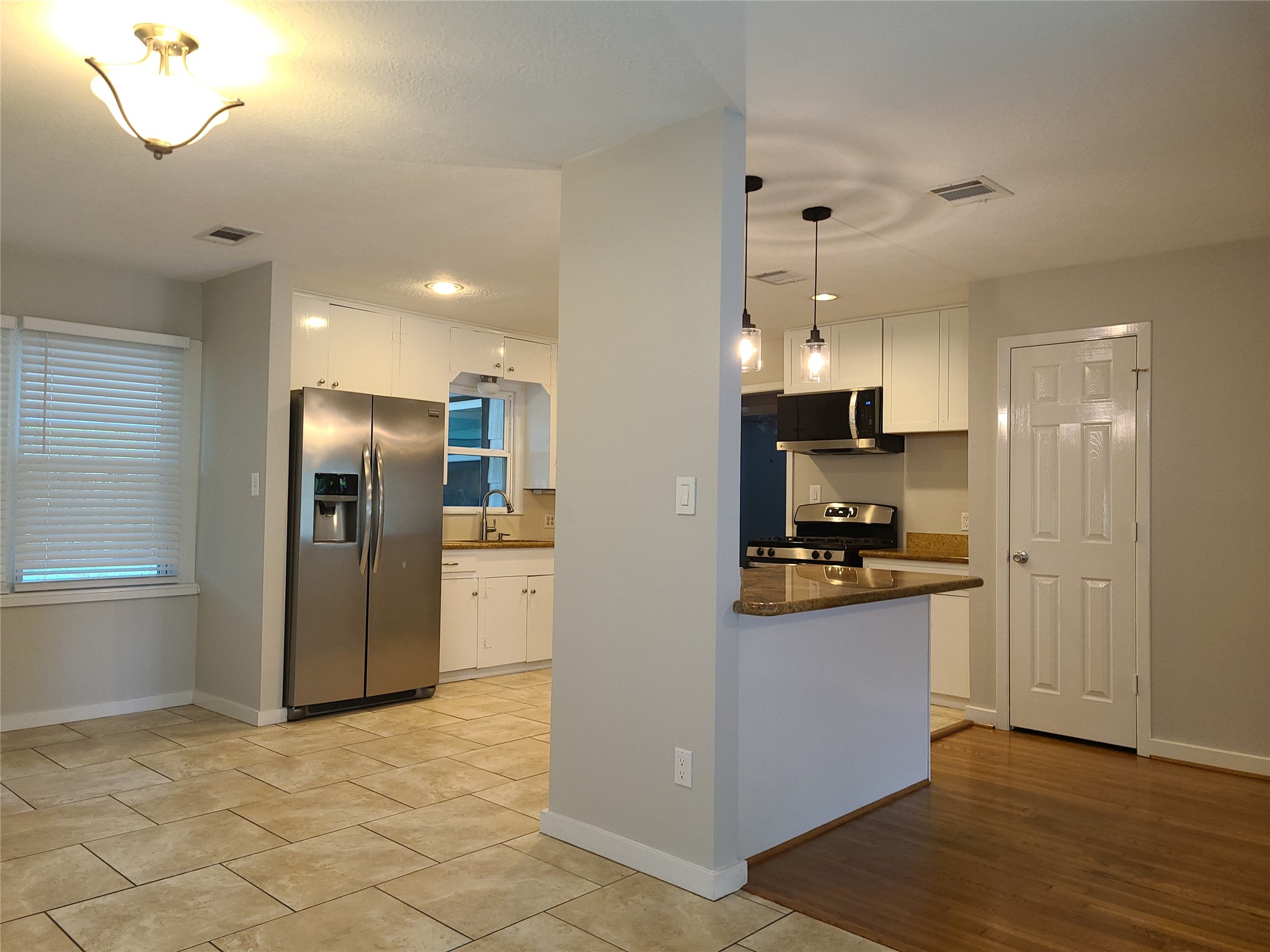 3314 Rochdale Street Houston, TX 77025 - Photo 5 of 11