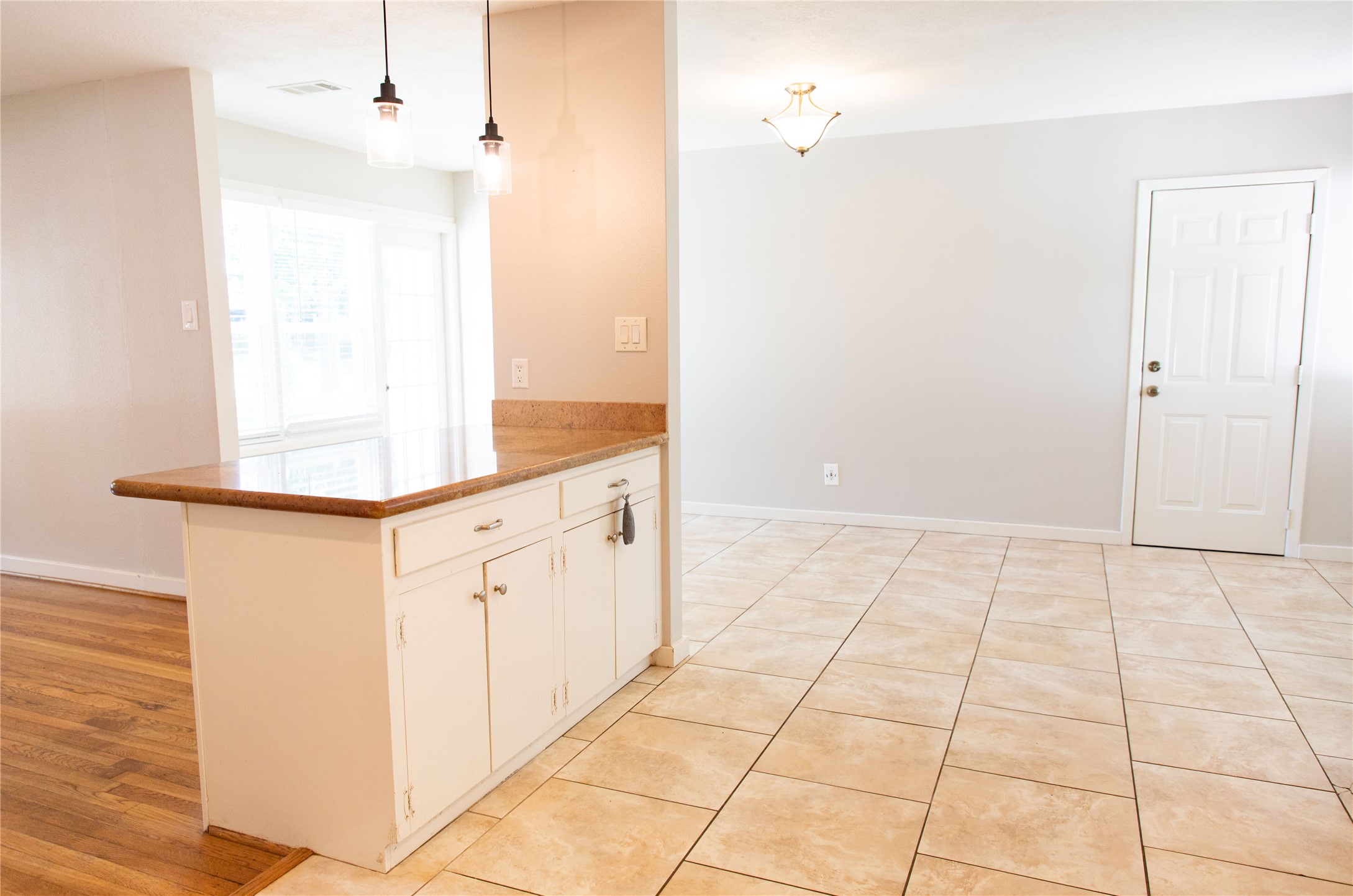 3314 Rochdale Street Houston, TX 77025 - Photo 10 of 29 a view of a bathroom with mirror