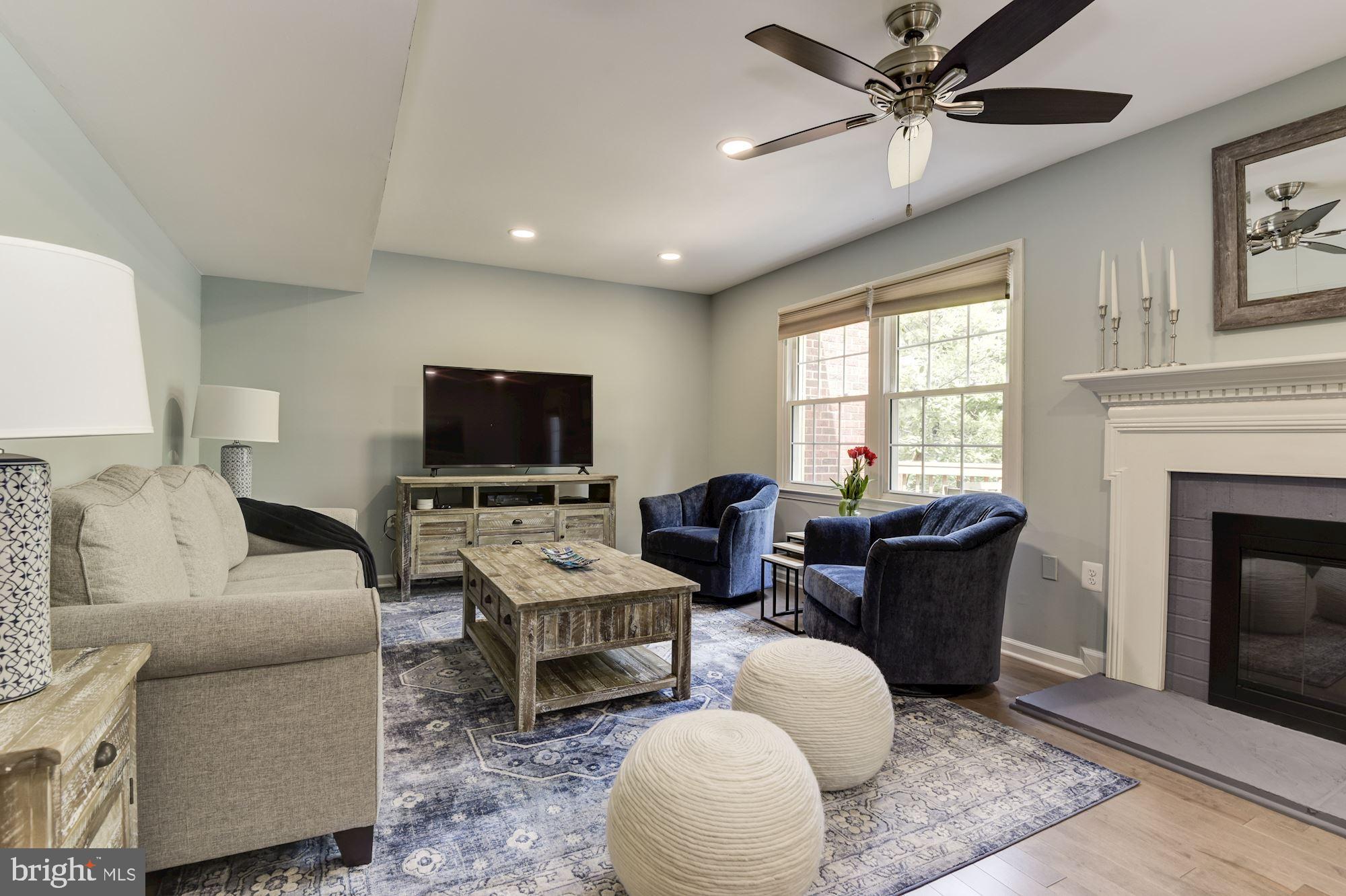 1002 Moorefield Creek Road Southwest Vienna, VA 22180 - Photo 2 of 28 Main Level - Living Room