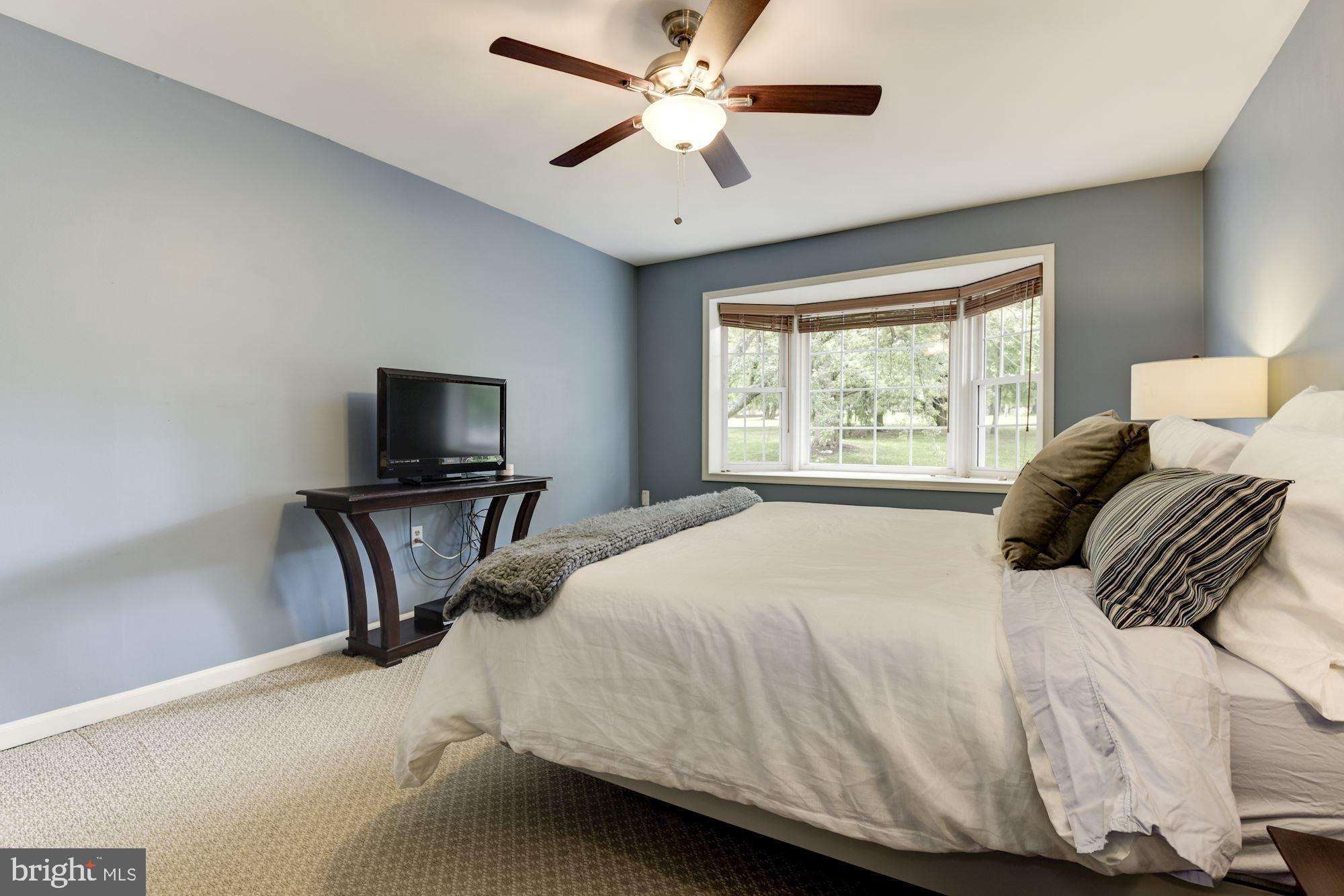 1002 Moorefield Creek Road Southwest Vienna, VA 22180 - Photo 16 of 28 Upper Level - Main Bedroom