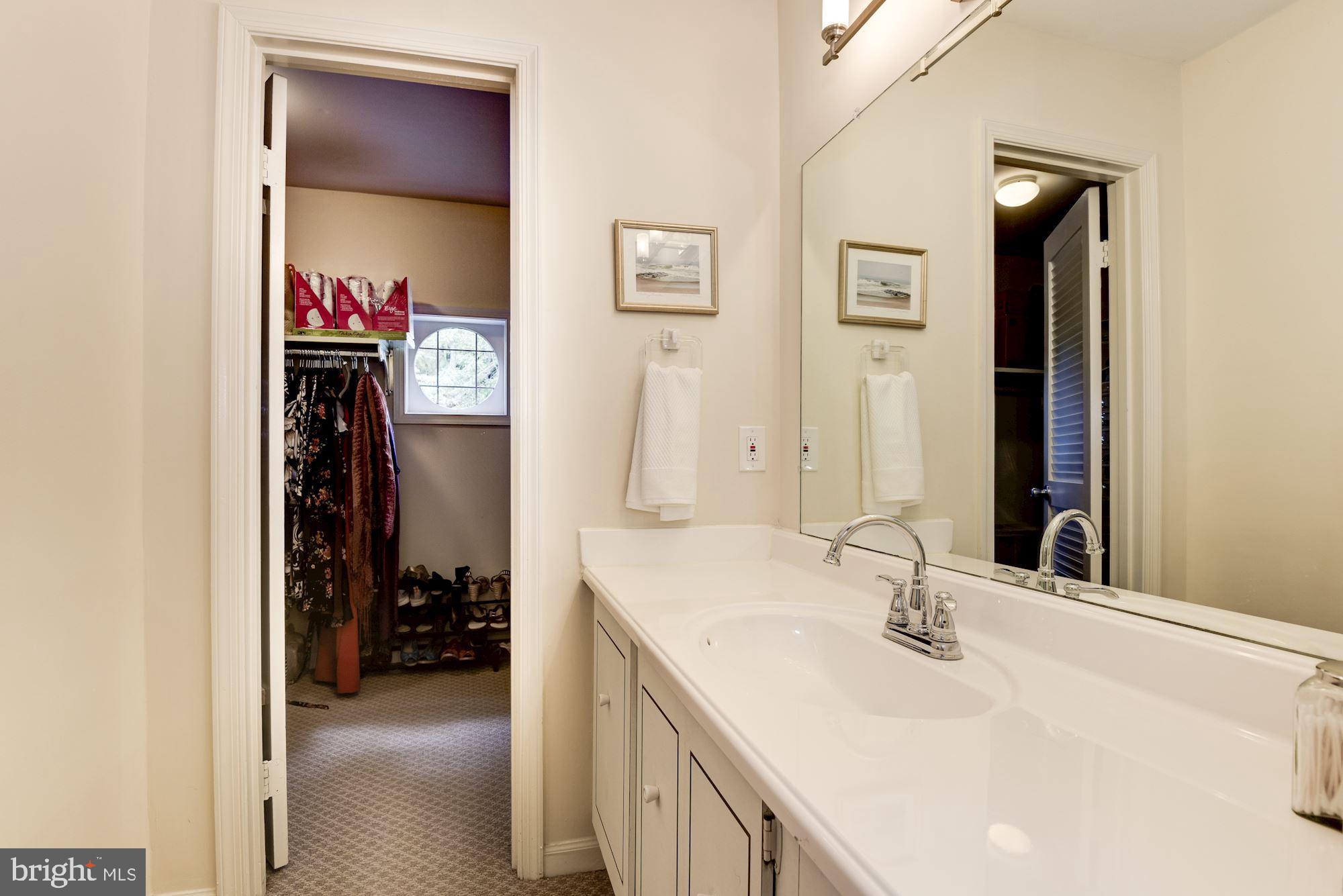 1002 Moorefield Creek Road Southwest Vienna, VA 22180 - Photo 17 of 28 Upper Level - Main Bath and Walk-in Closet