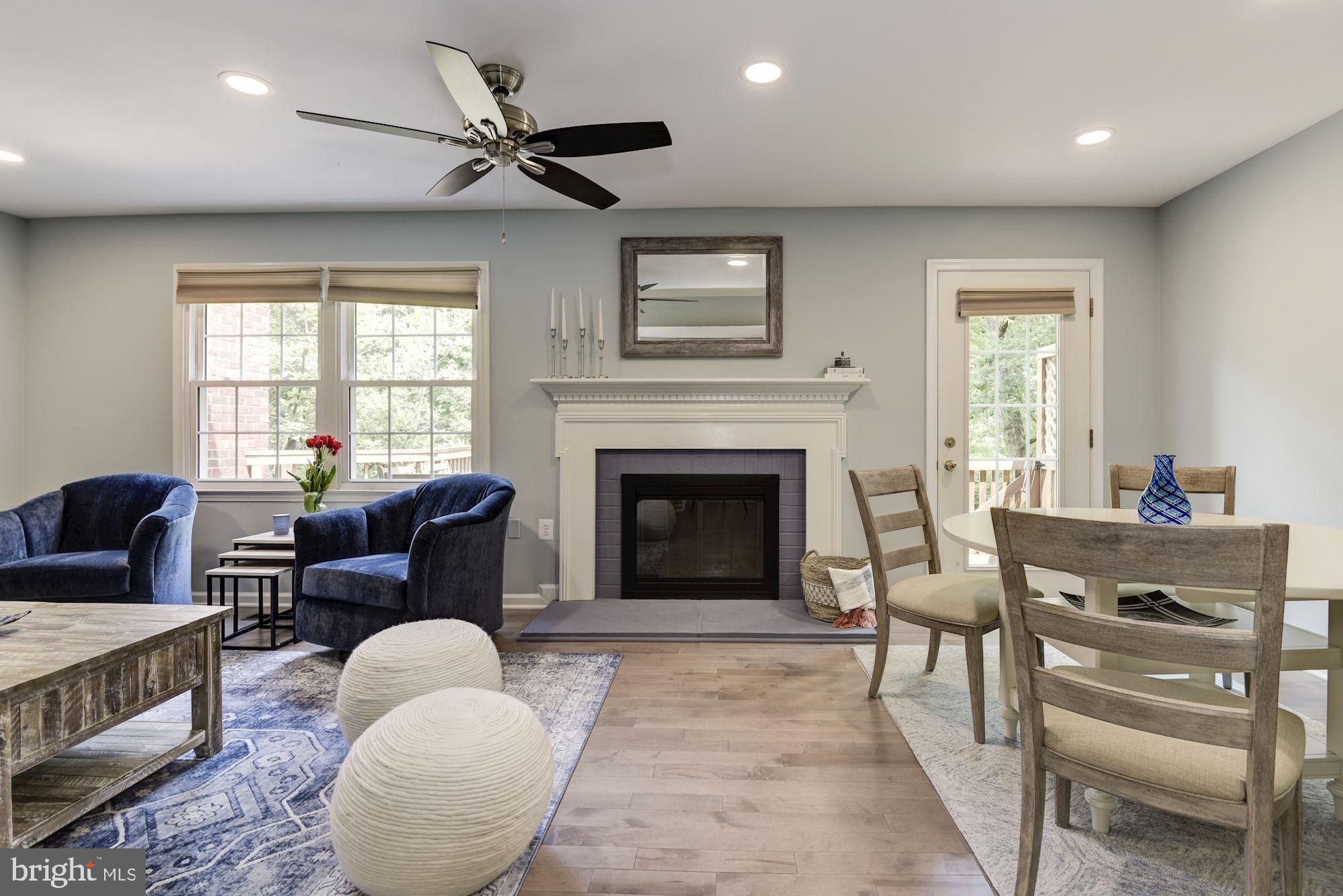 1002 Moorefield Creek Road Southwest Vienna, VA 22180 - Photo 3 of 28 Main Level - Living Room