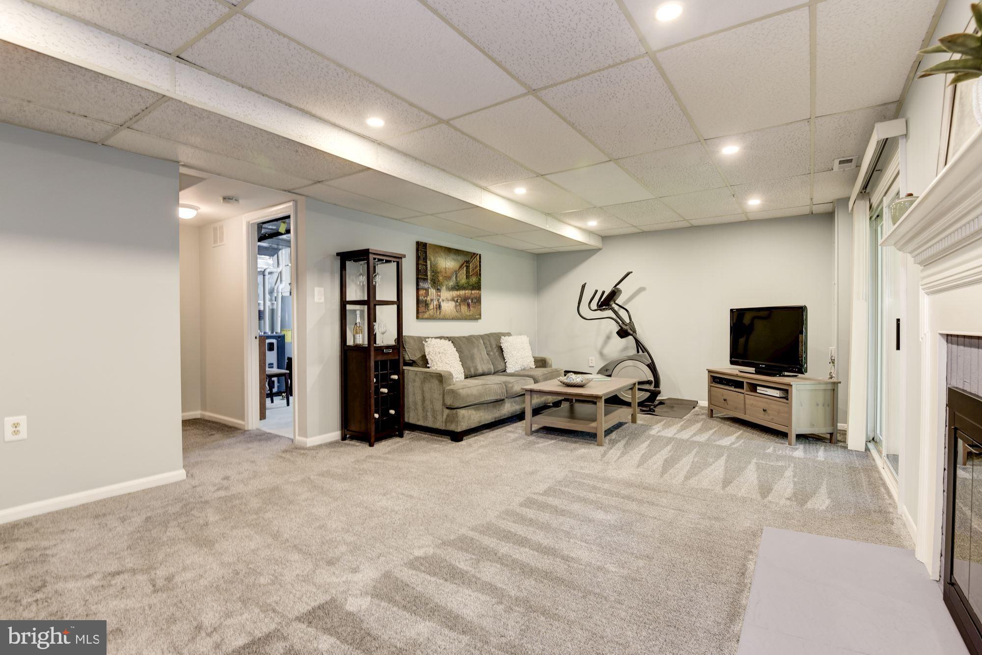 1002 Moorefield Creek Road Southwest Vienna, VA 22180 - Photo 21 of 28 Lower Level - Family Room