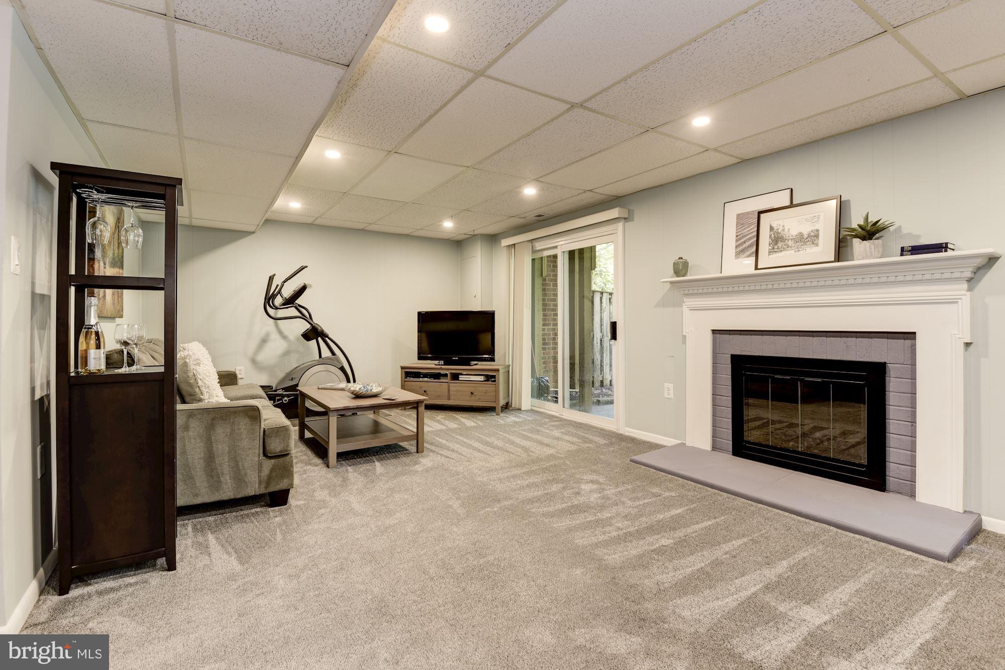 1002 Moorefield Creek Road Southwest Vienna, VA 22180 - Photo 22 of 28 Lower Level - Family Room