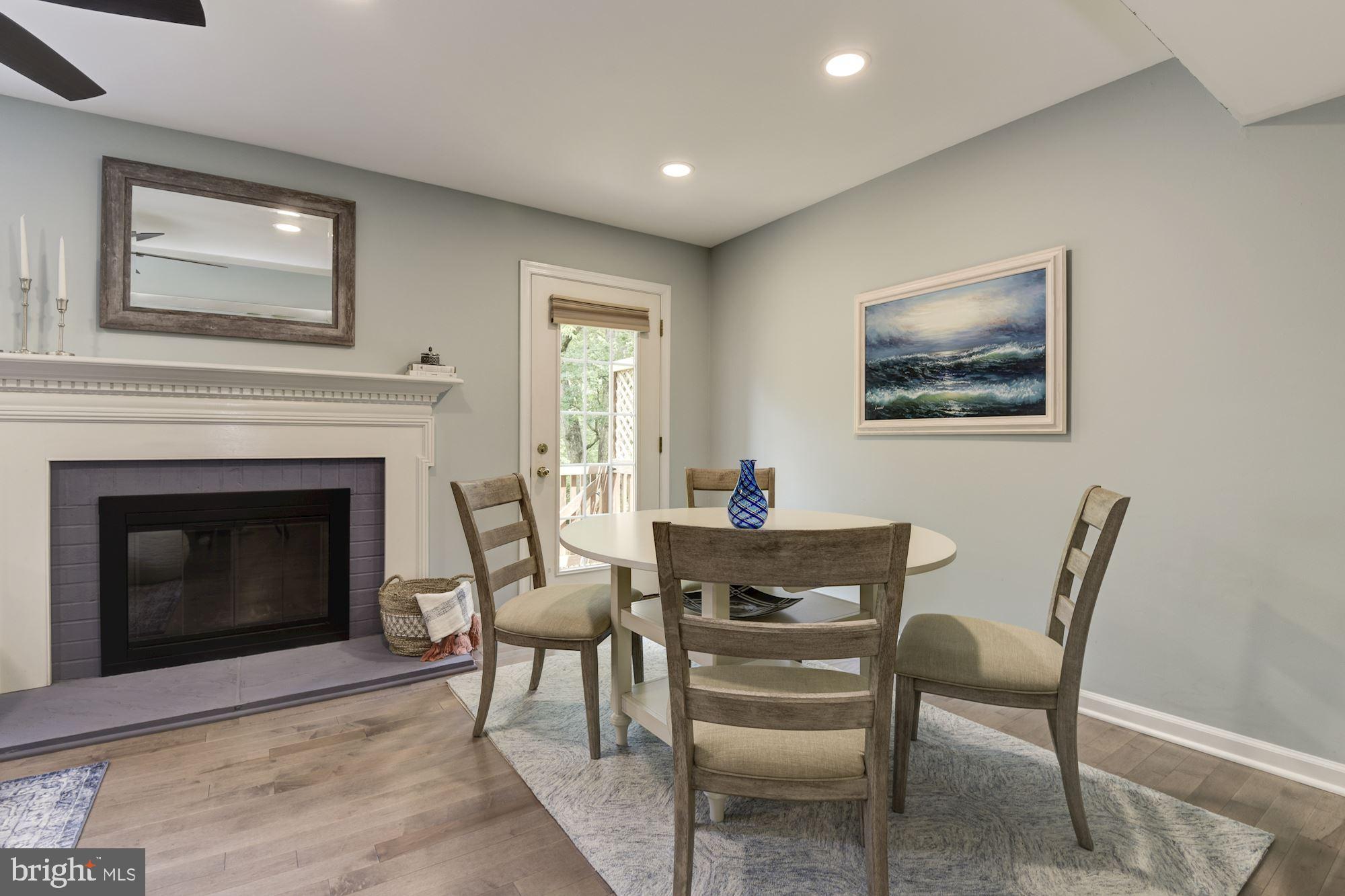 1002 Moorefield Creek Road Southwest Vienna, VA 22180 - Photo 5 of 28 Main Level - Living Room