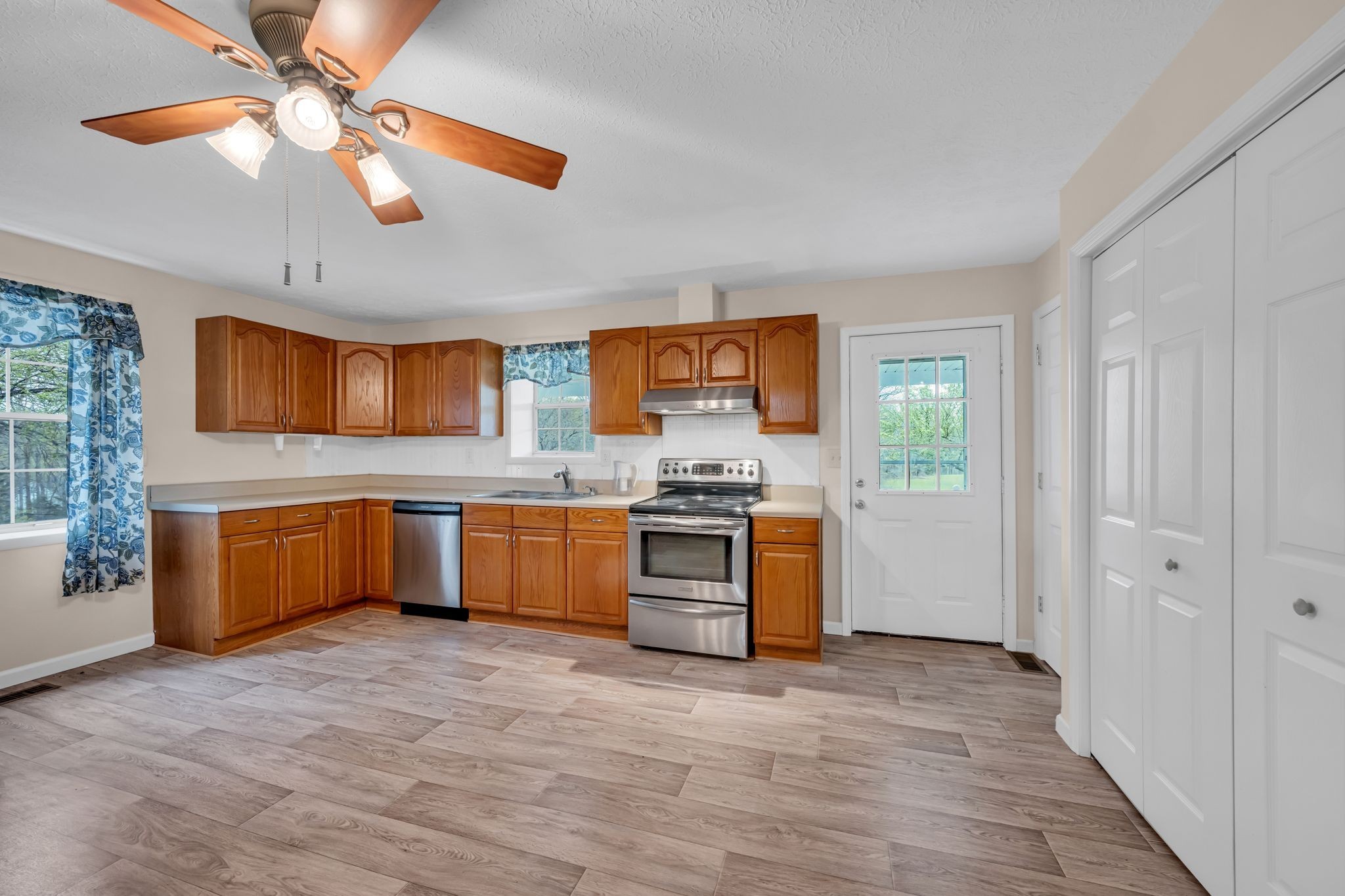 192 Contrary Road Burns, TN 37029 - Photo 34 of 65