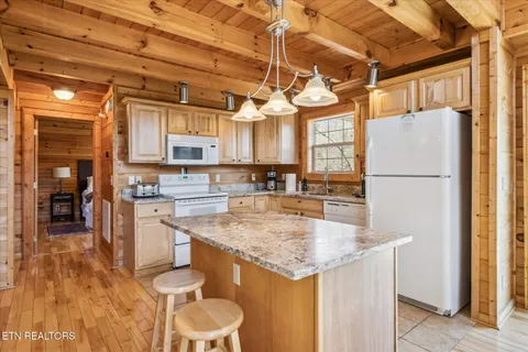 $999,999 | 228 Tolliver Trail, Townsend, TN 37882