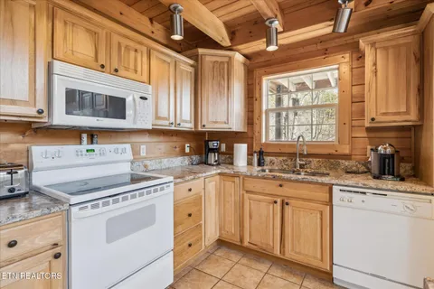 $999,999 | 228 Tolliver Trail, Townsend, TN 37882