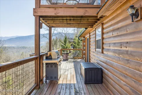 $999,999 | 228 Tolliver Trail, Townsend, TN 37882