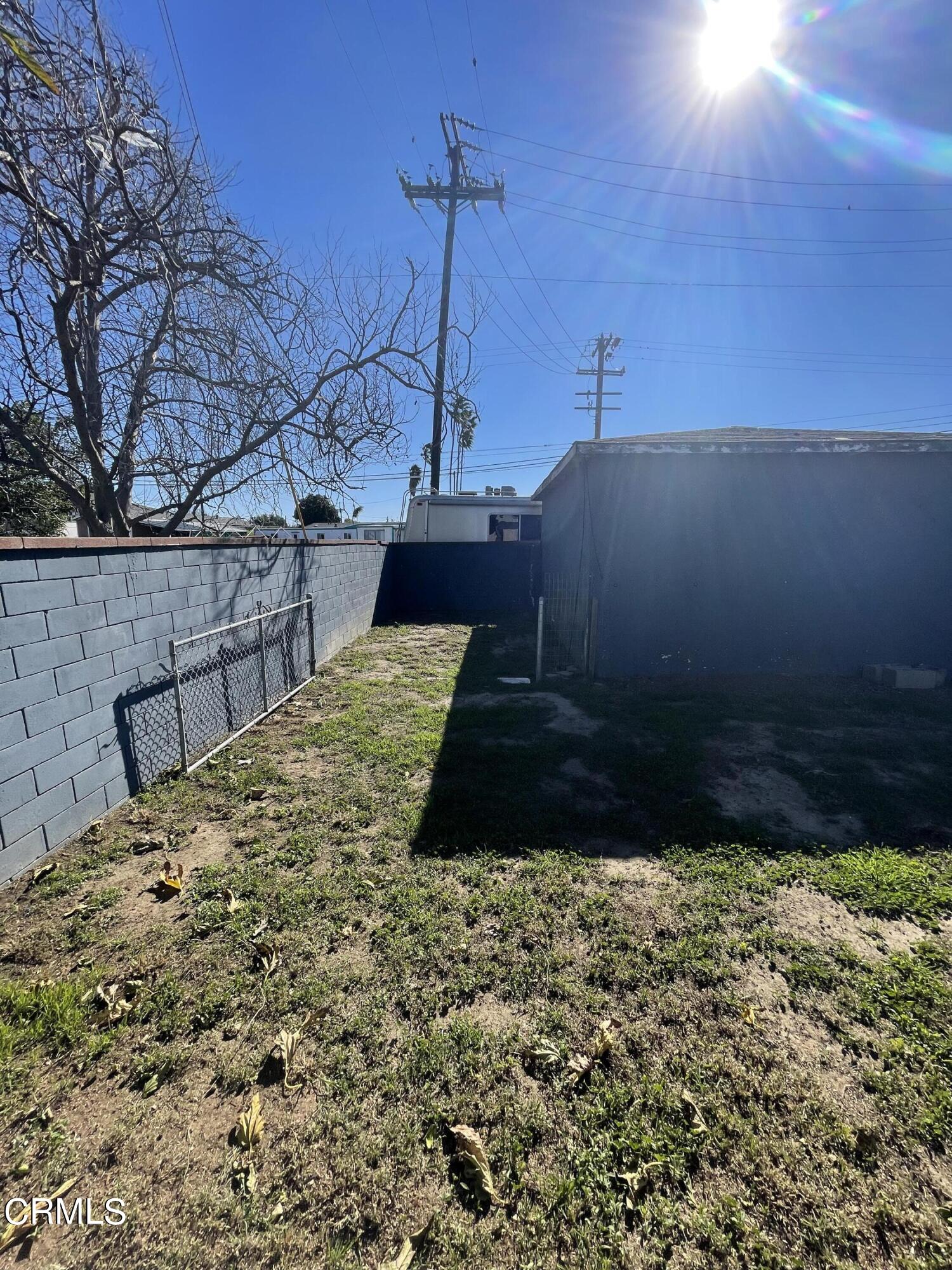 5084 Bradfield Place Oxnard, CA 93033 - Photo 4 of 12 a view of a backyard