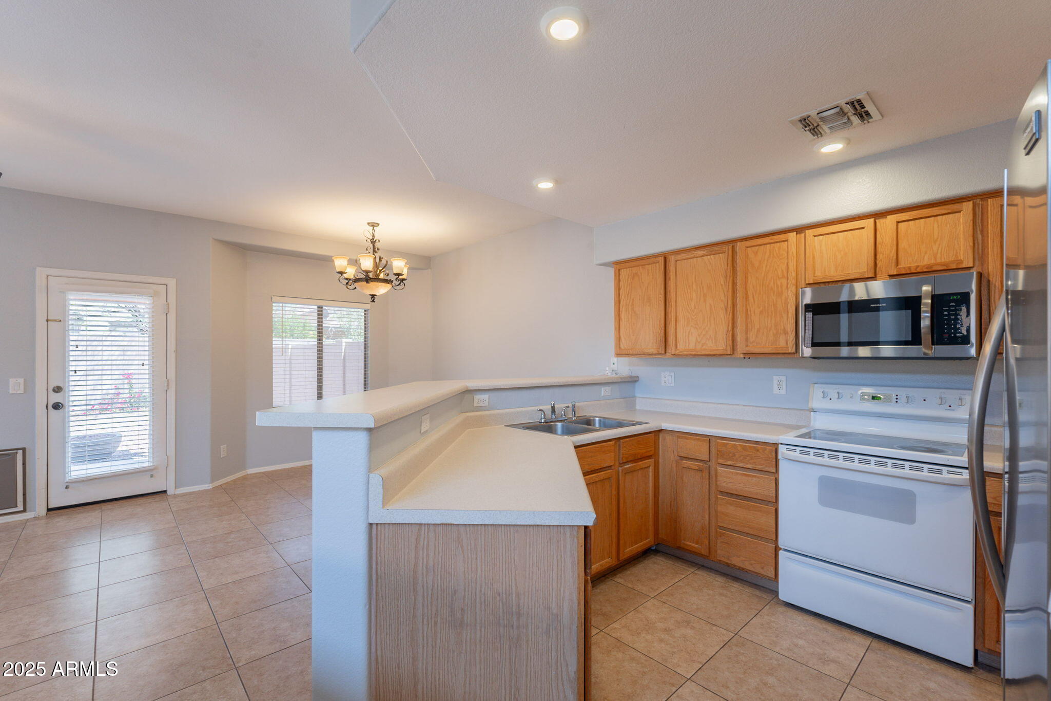 931 South Racine Lane Gilbert, AZ 85296 - Photo 11 of 62 11-web-or-mls-Racine-26