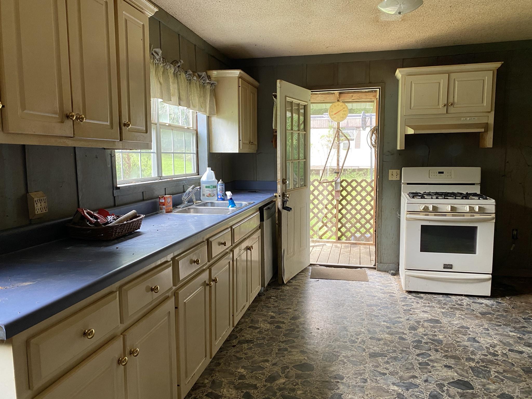 259 Cooper Road Trenton, GA 30752 - Photo 11 of 15 IMG_3161