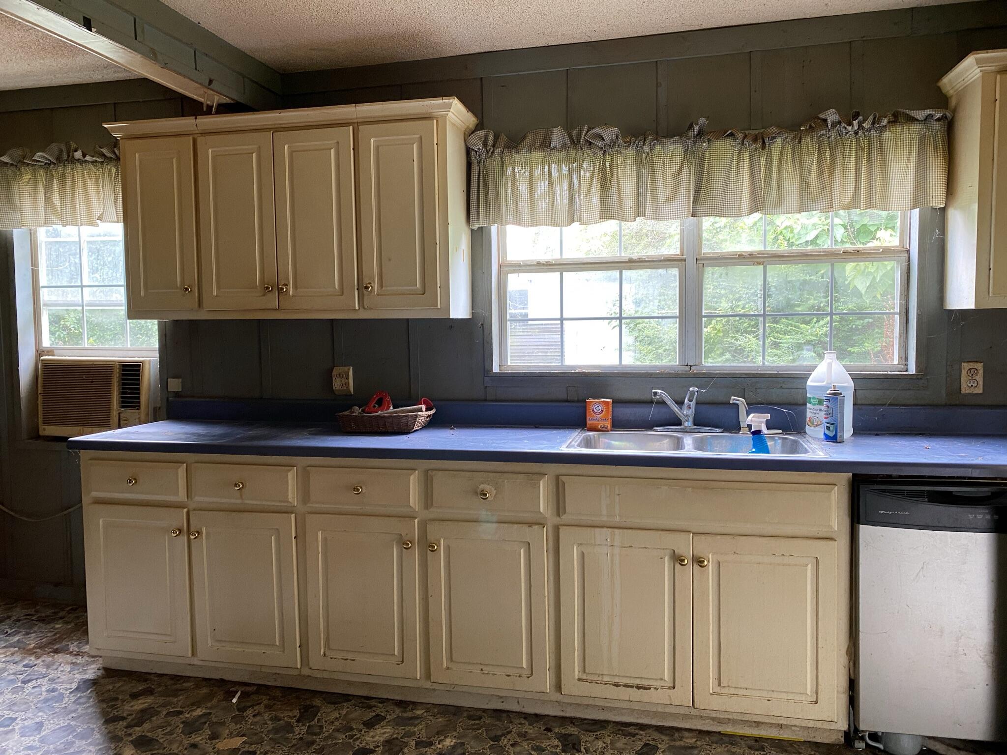 259 Cooper Road Trenton, GA 30752 - Photo 9 of 15 IMG_3169