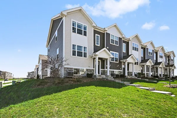 $320,000 | 854 Briar Glen, Hampshire, IL 60140