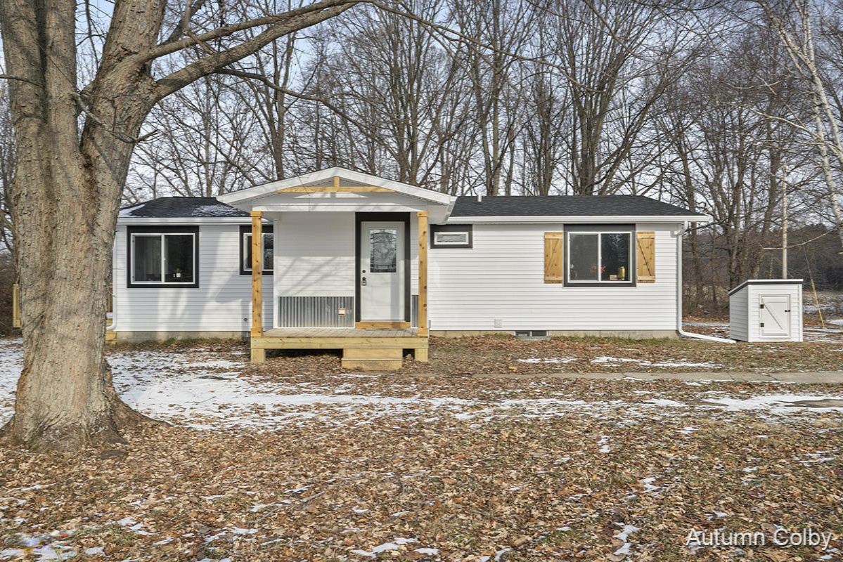 10239 Pakes Road Gowen, MI 49326 - Photo 1 of 28 IMG_1000