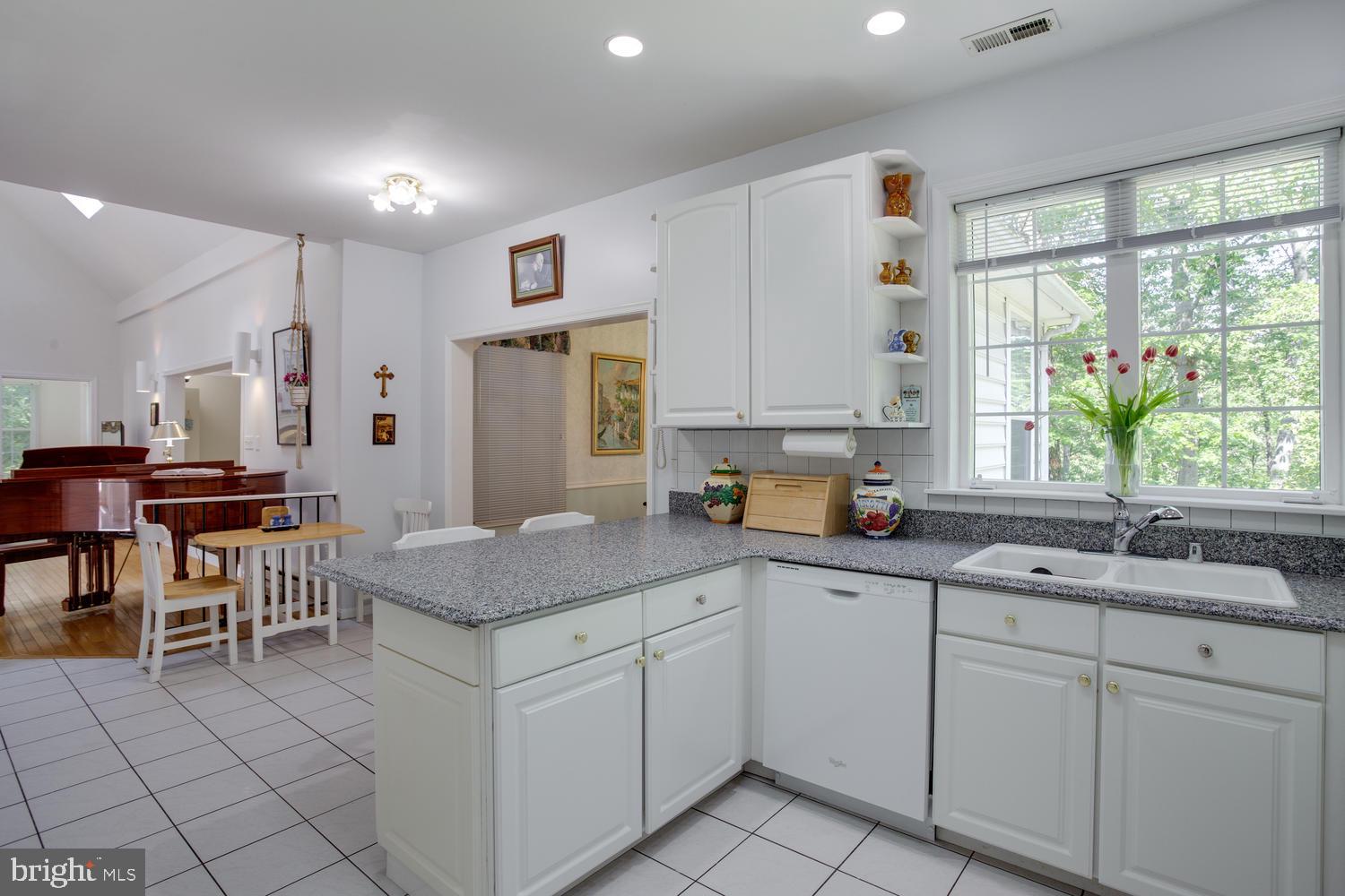 2006 Vineyard Road Edgewater, MD 21037 - Photo 22 of 51 Kitchen