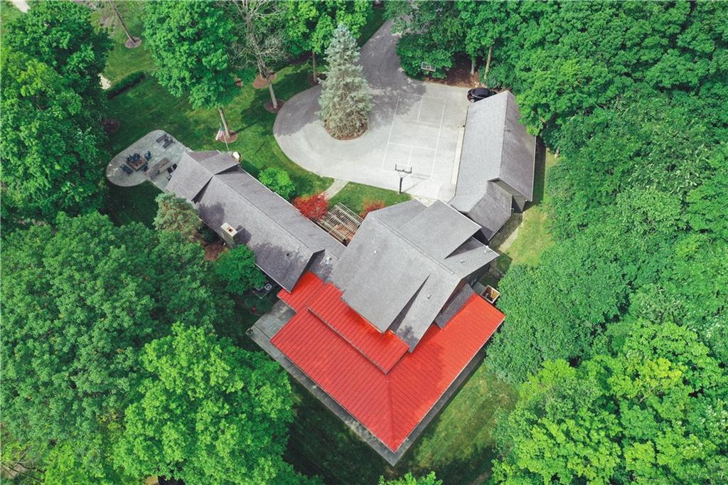 8217 Spring Mill Road Indianapolis, IN 46260 - Photo 5 of 9 Gallery Image 5