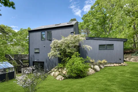 $2,650,000 | 12 Deep View Court, Wainscott, NY 11937