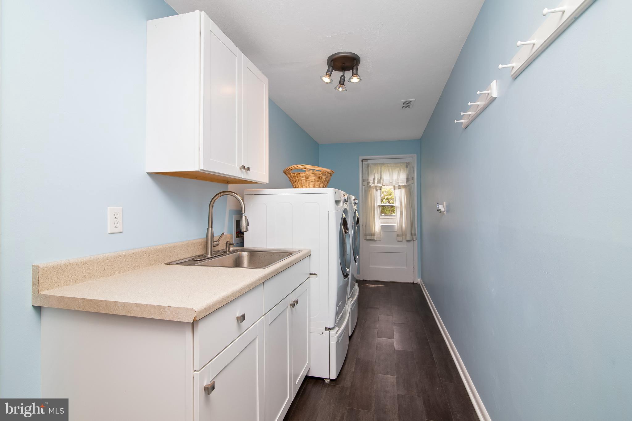 414 St David Drive Mount Laurel, NJ 08054 - Photo 16 of 34 Laundry Rm/Mudroom w/sink to garage & side yard