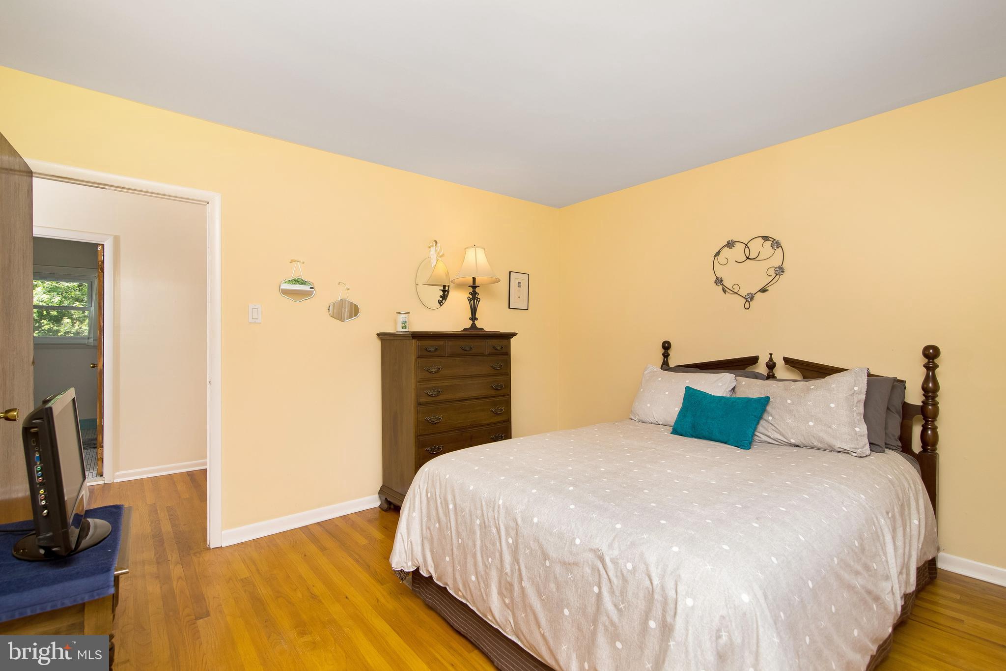 414 St David Drive Mount Laurel, NJ 08054 - Photo 22 of 34 2nd Bedroom & exit to hallway & 2nd Hall Bath