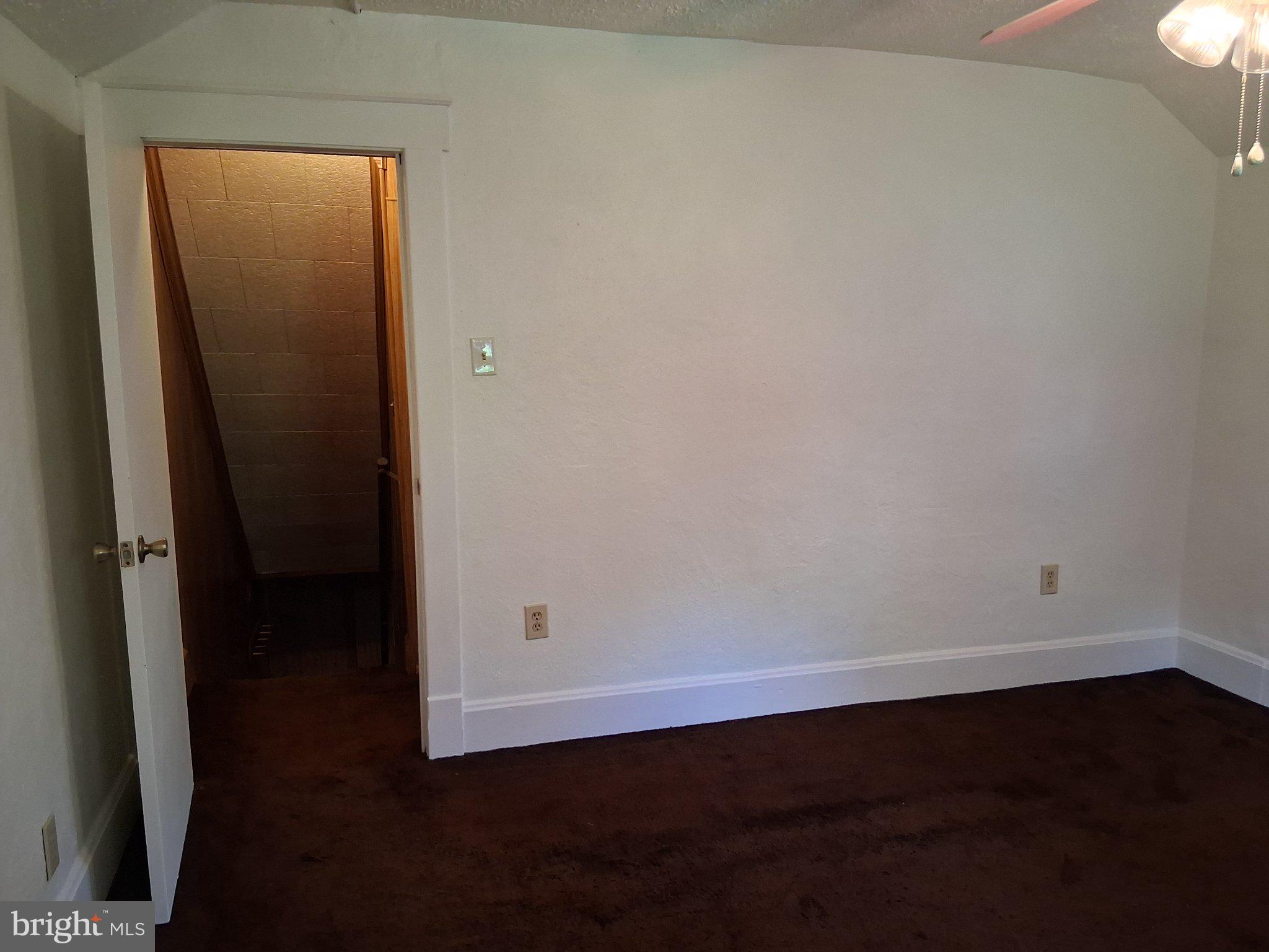 265 View Street Johnstown, PA 15902 - Photo 56 of 66 Cozy room with inviting entryway.