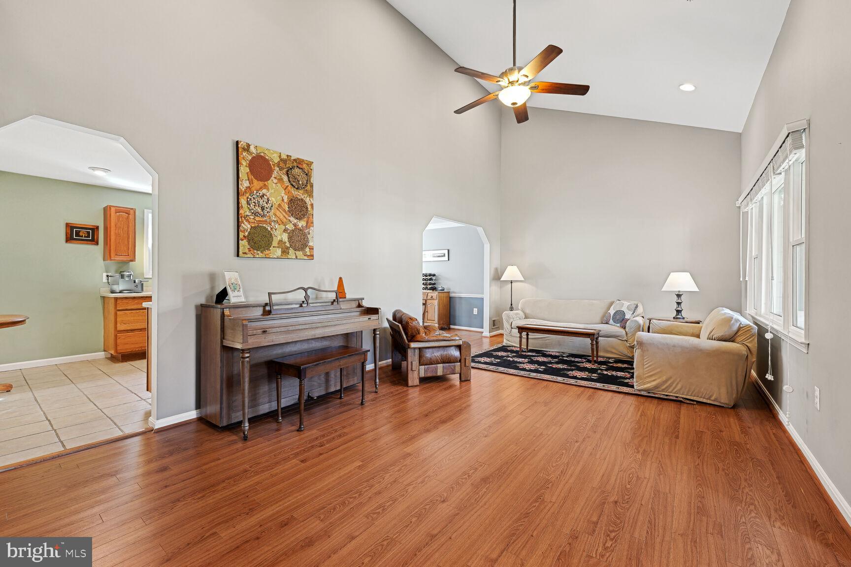 7107 Whetstone Road Alexandria, VA 22306 - Photo 4 of 35 Gallery Image 4