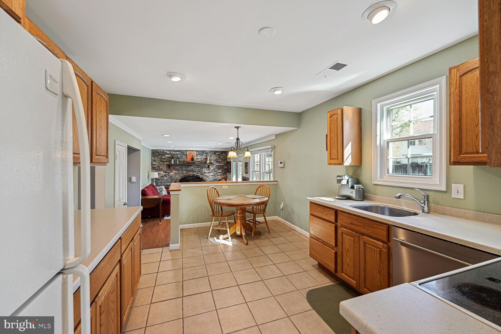 7107 Whetstone Road Alexandria, VA 22306 - Photo 9 of 35 Gallery Image 9