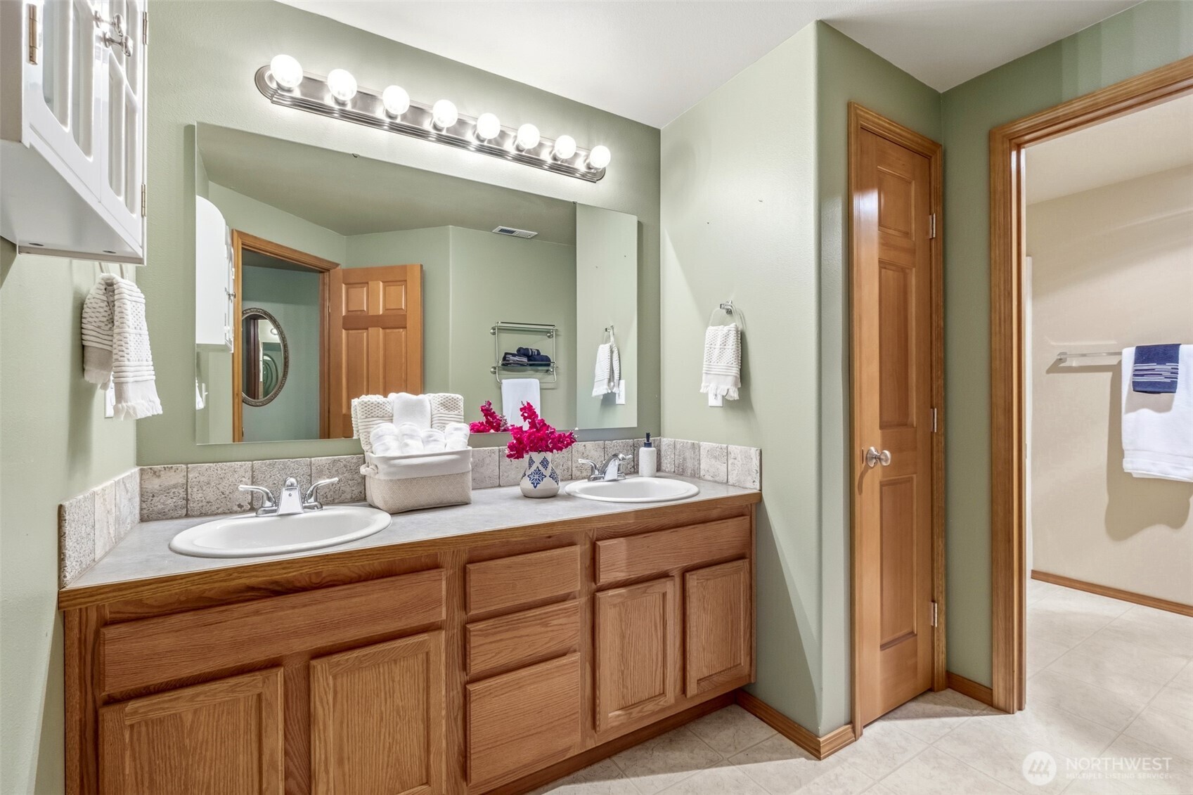 5197 Regan Road Cashmere, WA 98815 - Photo 16 of 29 a bathroom with a double vanity sink and a mirror