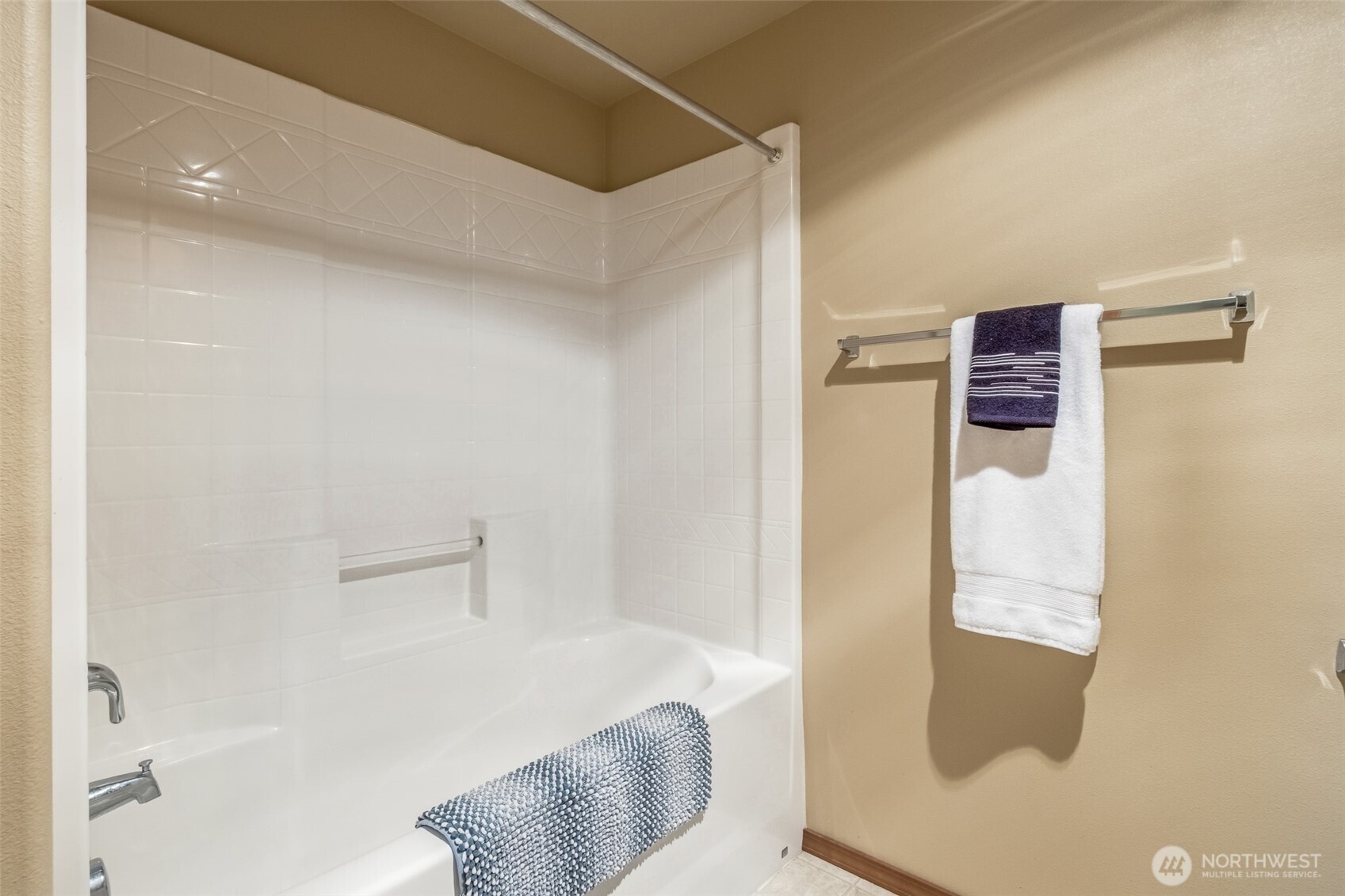5197 Regan Road Cashmere, WA 98815 - Photo 17 of 29 a bathroom with a shower