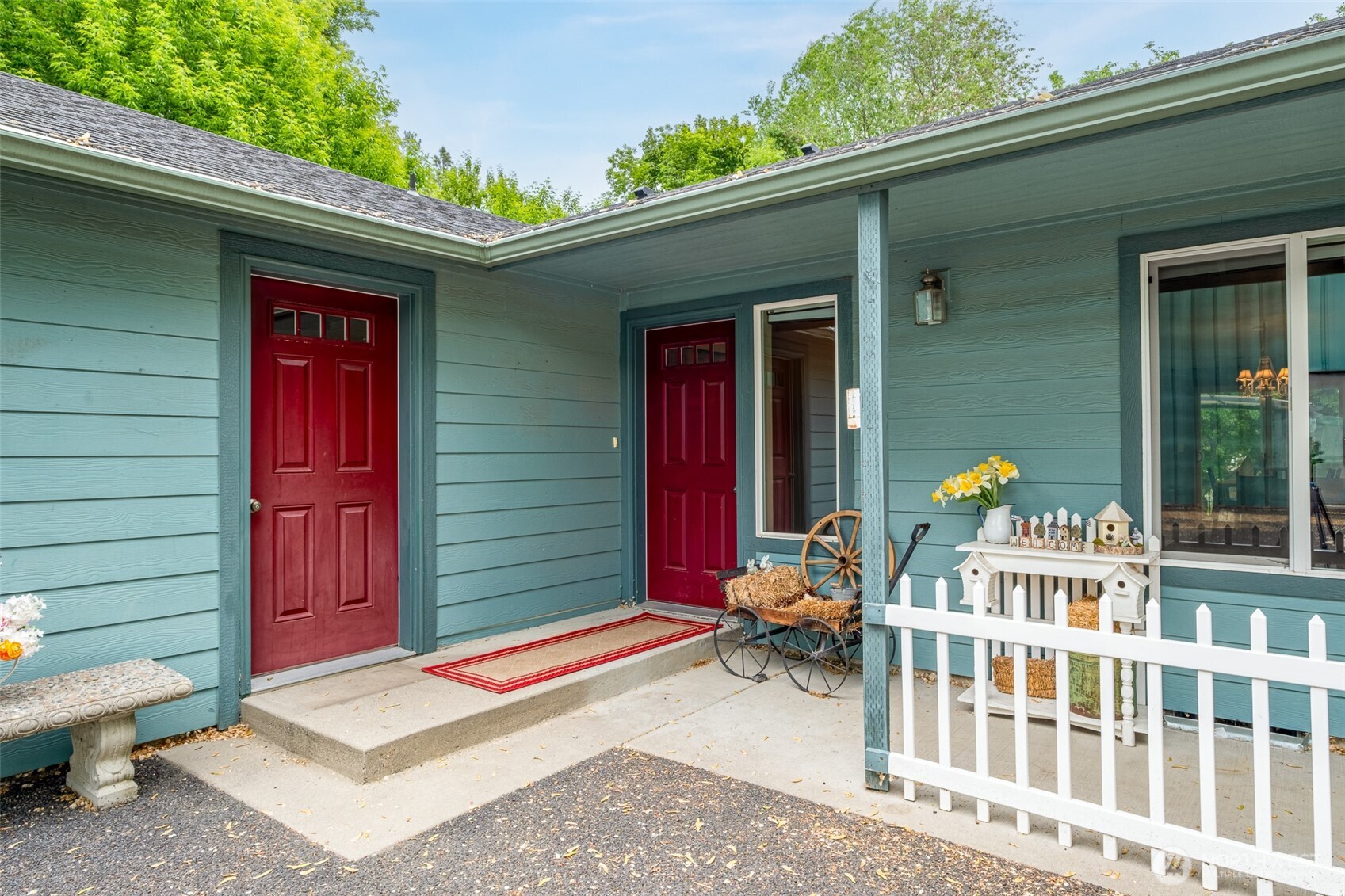 5197 Regan Road Cashmere, WA 98815 - Photo 2 of 29 a front view of a house with a patio
