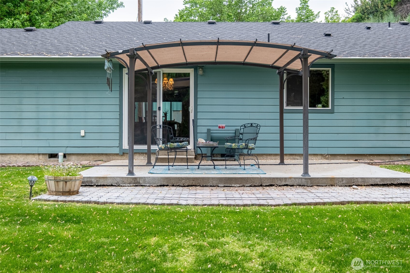 5197 Regan Road Cashmere, WA 98815 - Photo 26 of 29 a side view of a house with a yard