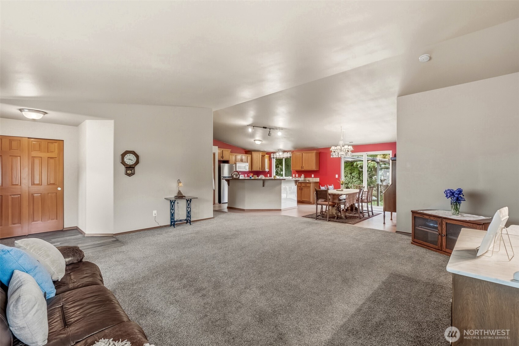 5197 Regan Road Cashmere, WA 98815 - Photo 4 of 29 a view of a livingroom with furniture and a couch