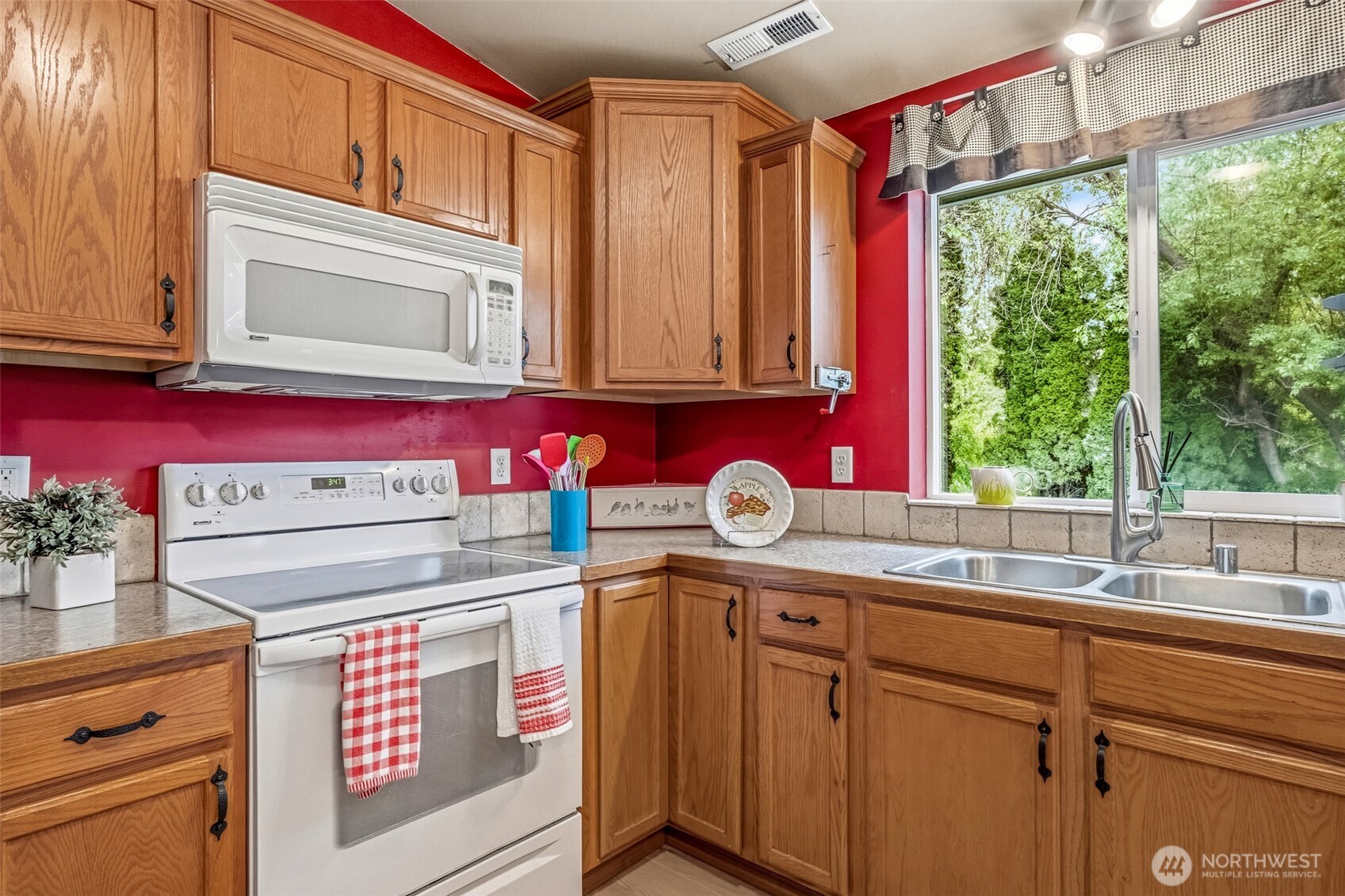 5197 Regan Road Cashmere, WA 98815 - Photo 9 of 29 a kitchen with stainless steel appliances granite countertop a stove a sink and dishwasher