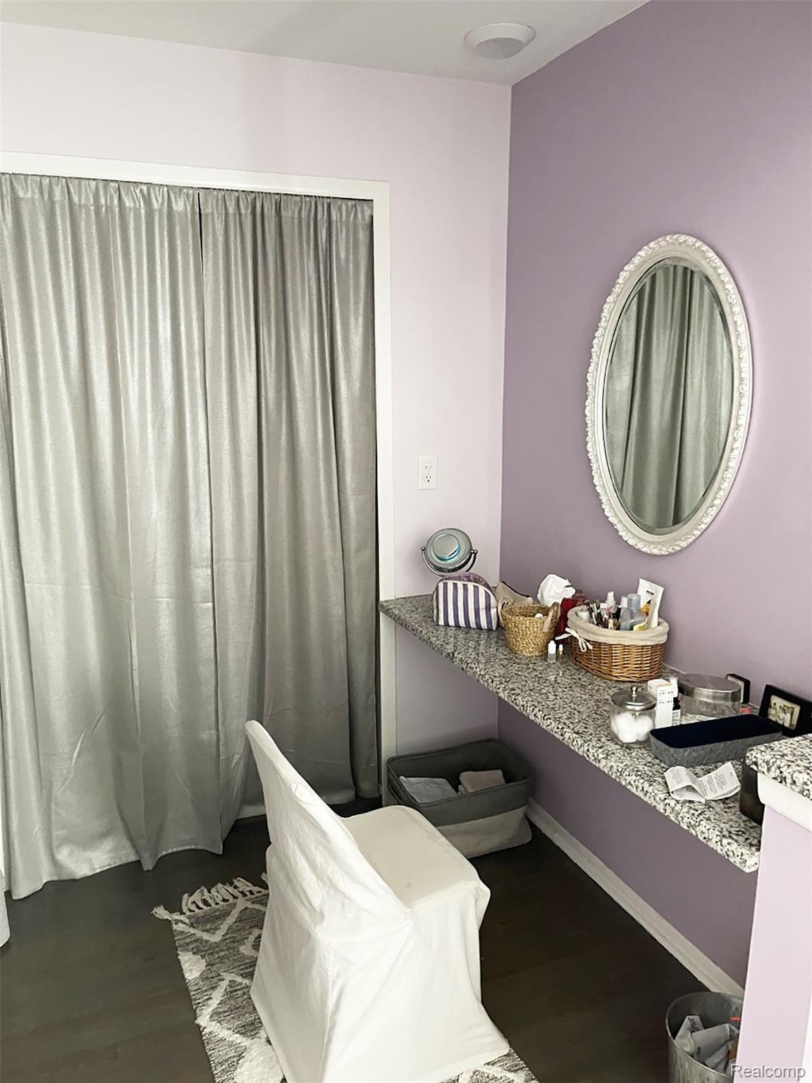 29370 Hoover Road Warren, MI 48093 - Photo 8 of 10 Dressing Area