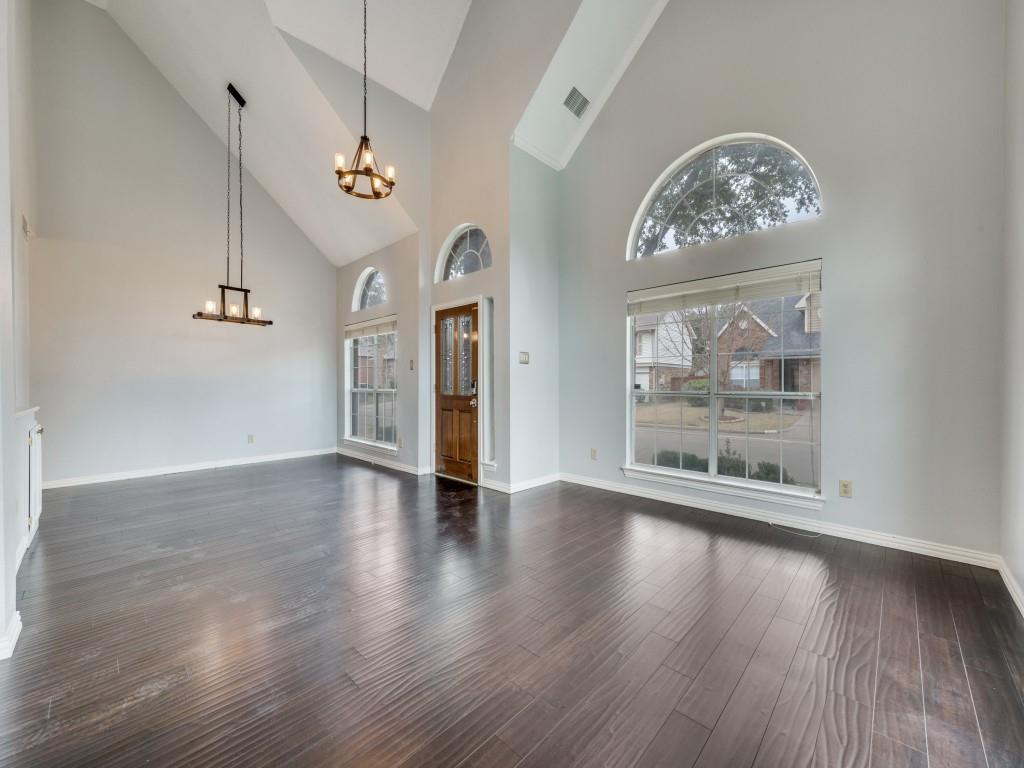 445 Moonlight Way Irving, TX 75063 - Photo 5 of 28