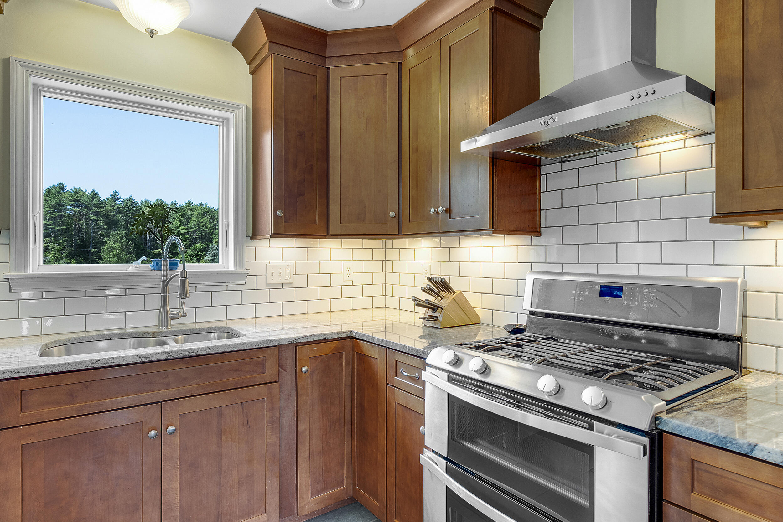 48 Range Road Cumberland, ME 04021 - Photo 8 of 42 10_48range-5