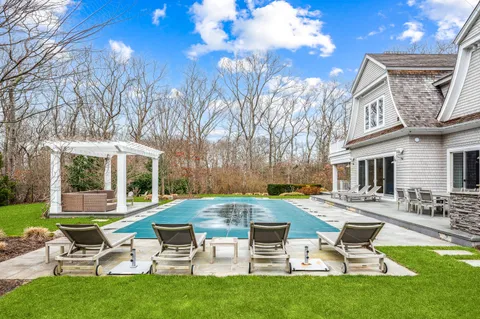 72 Birchwood Lane, Bridgehampton, NY 11932