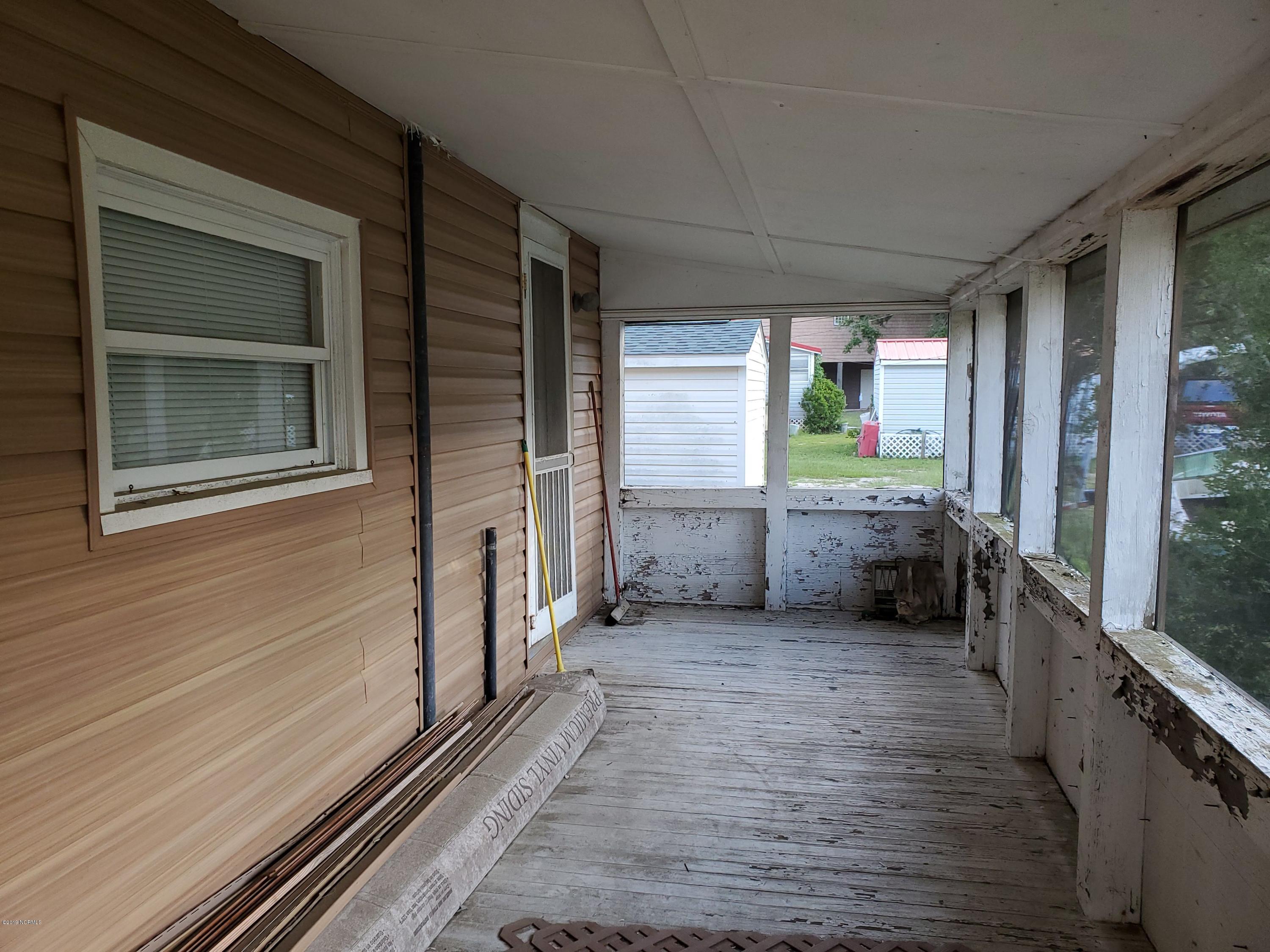 554 Little Kinston Road Surf City, NC 28445 - Photo 3 of 24 20190725_182214