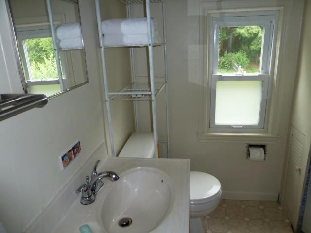 719 Hamil Road Penn Hills, PA 15147 - Photo 13 of 19 Full Bath.