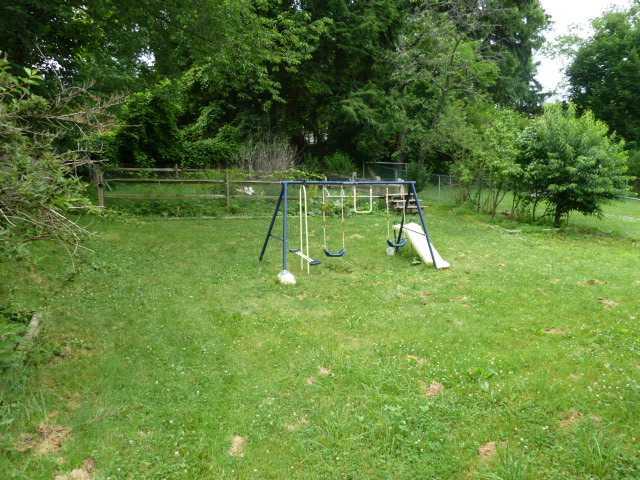 719 Hamil Road Penn Hills, PA 15147 - Photo 4 of 19 Yard/Garden.