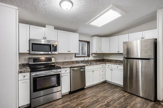 $169,000 | 29394 Jewell Drive, Lawton, MI 49065